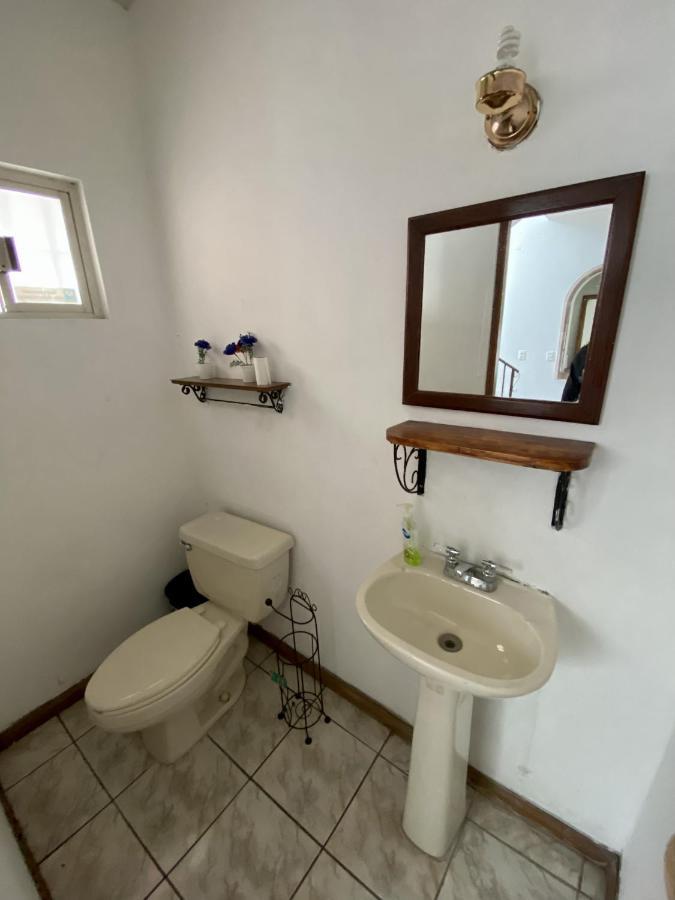 La Casa Rosa Monterrey Villa Exterior photo