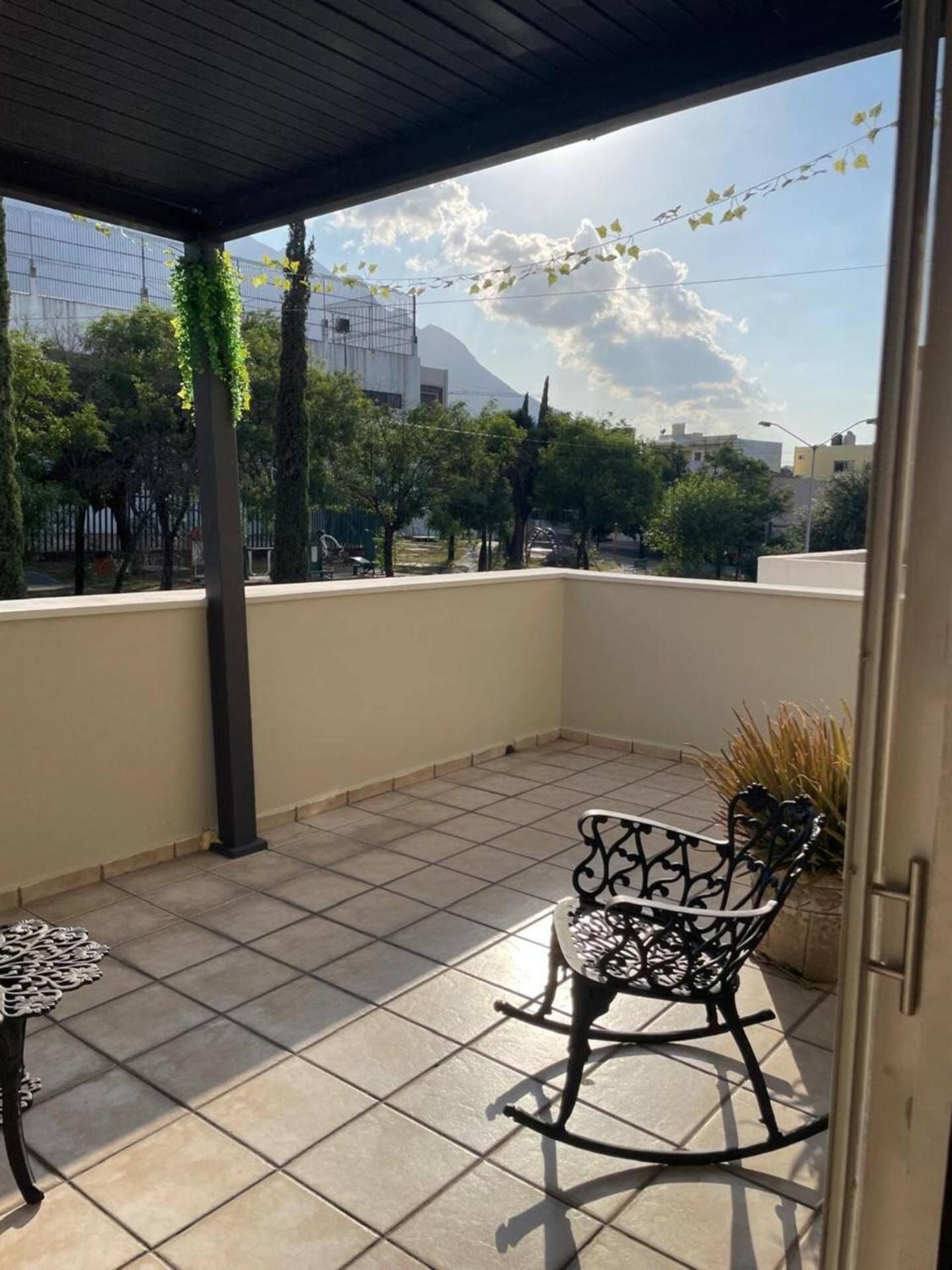La Casa Rosa Monterrey Villa Exterior photo